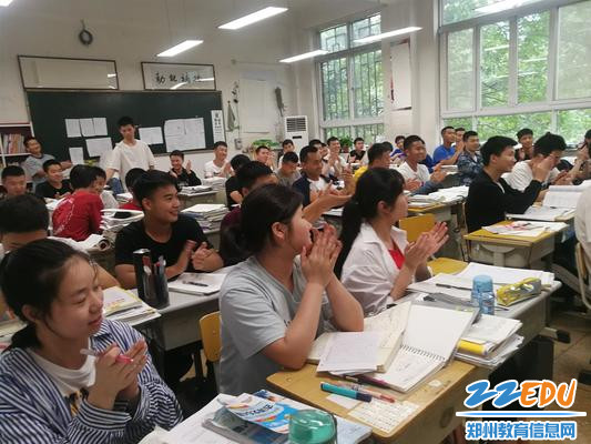 5.高三同学以掌声表达感谢_副本