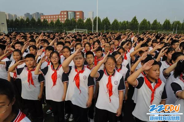 郑州市金水区硕爵学校的“红领巾”