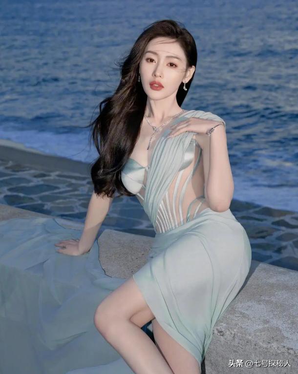 身材犯规的女明星 柳岩 人间水蜜桃_柳岩的胸有多大浴照