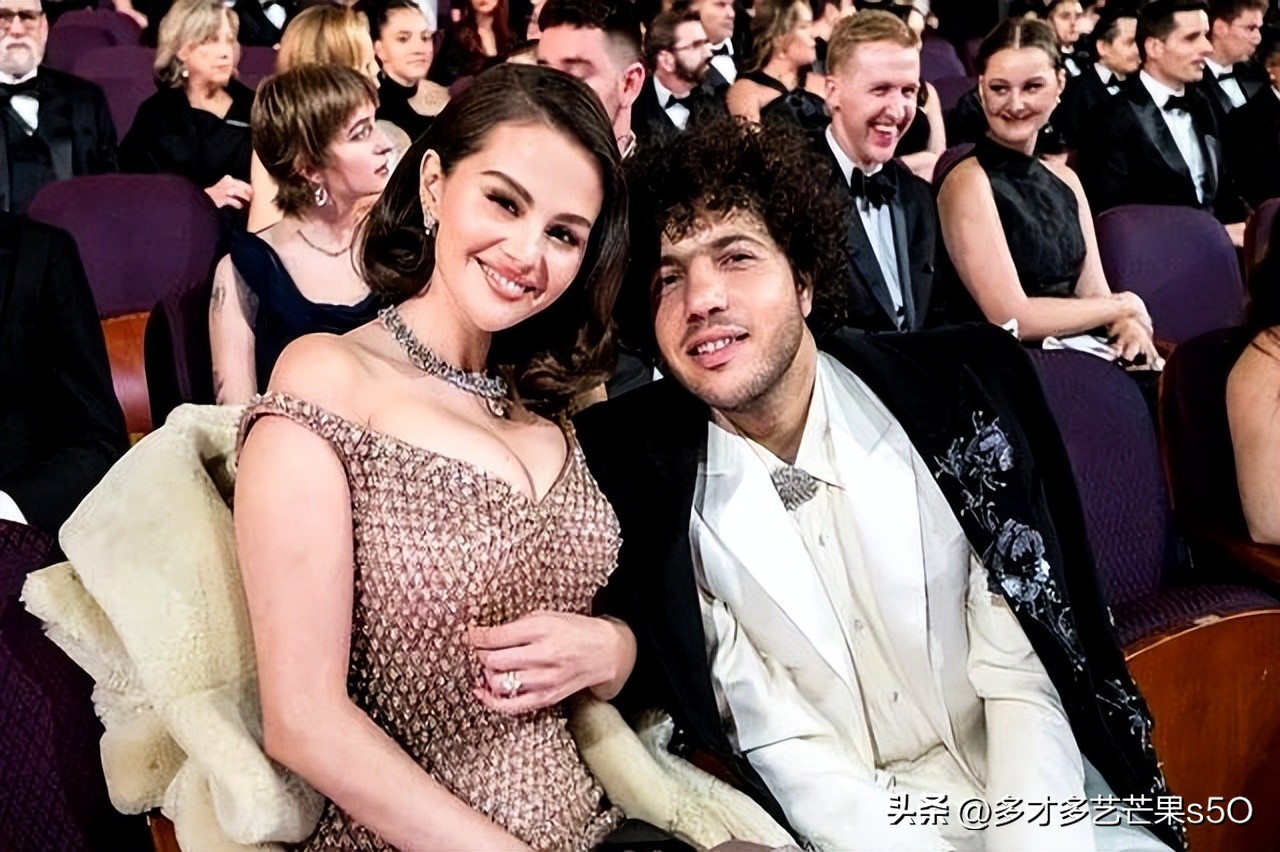 贾斯汀比伯历届女友_贾斯汀比伯海莉婚姻危机_贾斯汀比伯赛琳娜订婚反应