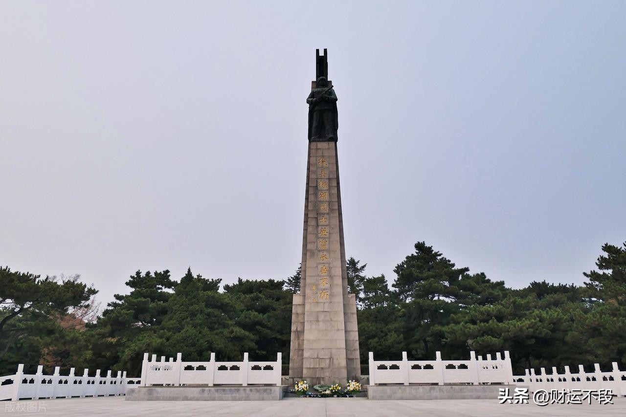 丹东凤凰山上山路线_鸭绿江断桥虎山长城_丹东旅游攻略