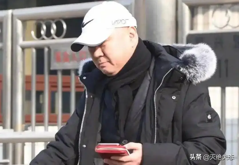 荒唐滑稽小品视频_荒诞小品_荒诞剧团演员