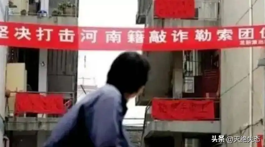 荒诞小品_荒唐滑稽小品视频_荒诞剧团演员