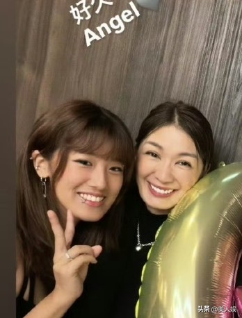 贾静雯的二胎女儿_波妞和咘咘性格对比_贾静雯波妞9岁生日照