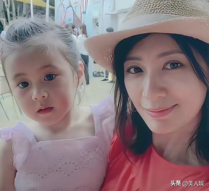 贾静雯波妞9岁生日照_贾静雯的二胎女儿_波妞和咘咘性格对比