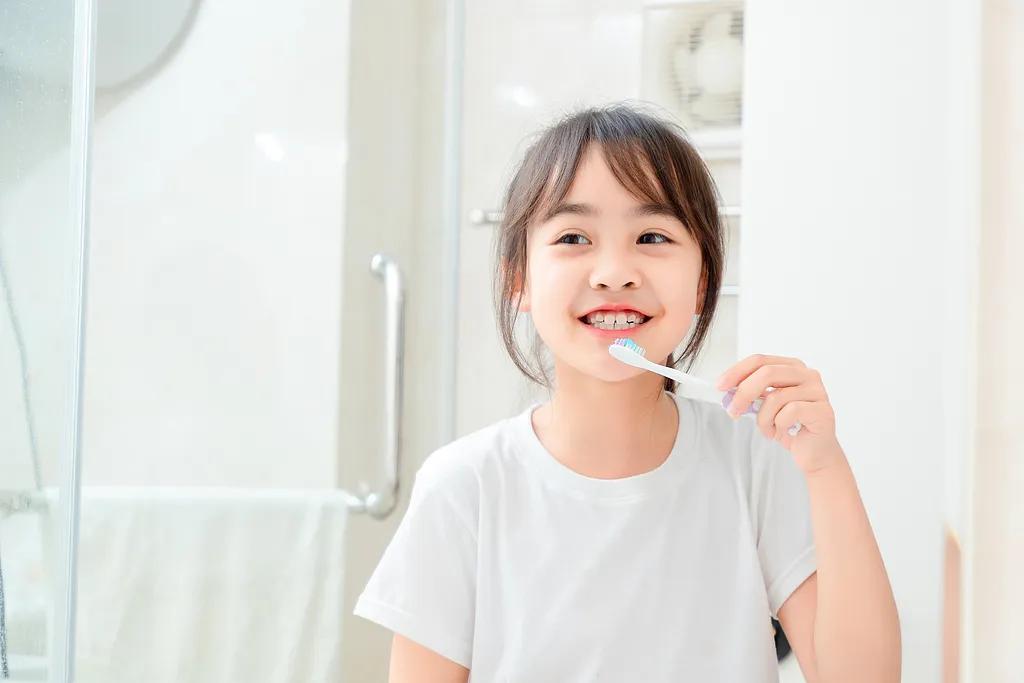 一天中什么时间刷牙最好_为什么一天要刷两次牙_晚上刷牙不能省