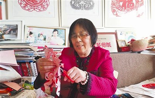 韩月琴剪纸艺术_剪纸母子图_北朝对猴团花剪纸