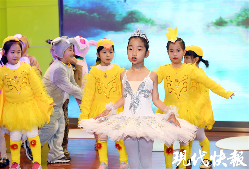 南京市紫竹苑小学语文节_角色扮演童话故事_南京小学一年级语文课本