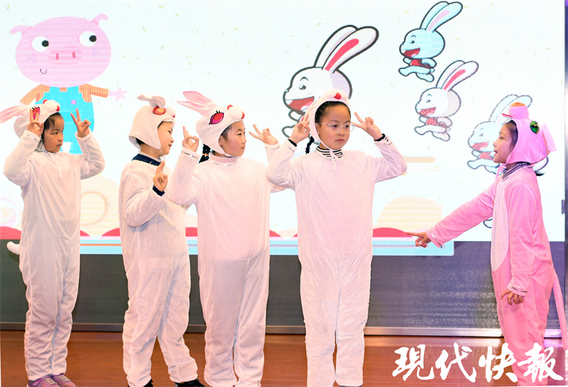 南京小学一年级语文课本_南京市紫竹苑小学语文节_角色扮演童话故事