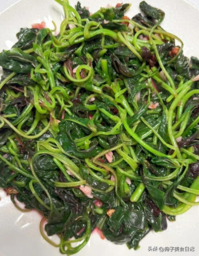 吃什么食物能降低胆固醇_控血糖降血脂家常菜_清炒苋菜苦瓜做法