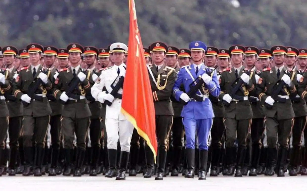 阅兵仪式几年一次_中国阅兵仪式历史_香港回归阅兵失误