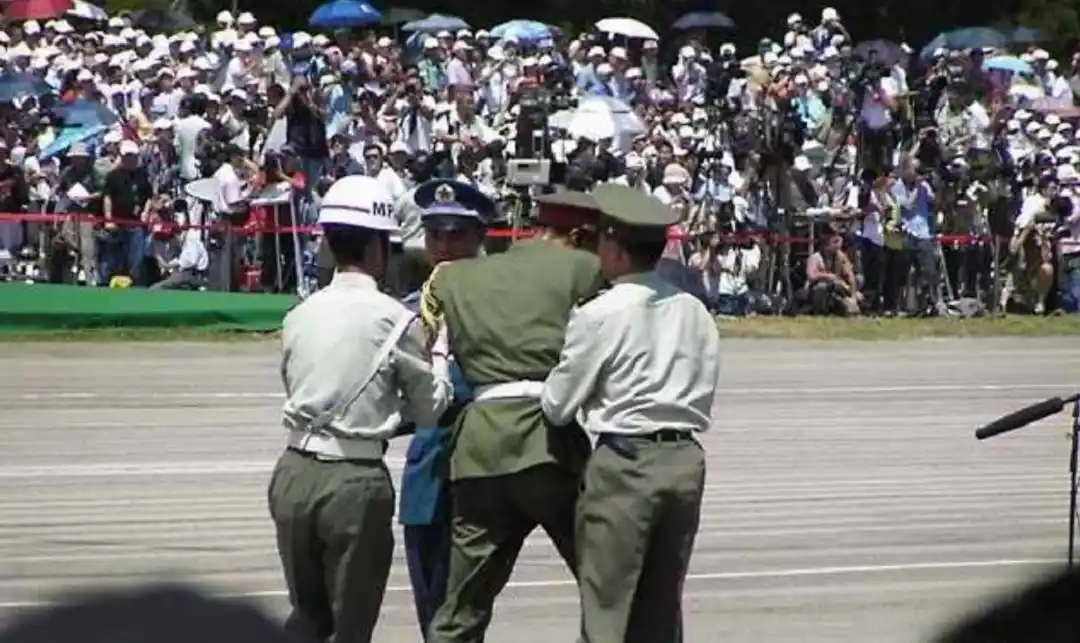 香港回归阅兵失误_中国阅兵仪式历史_阅兵仪式几年一次