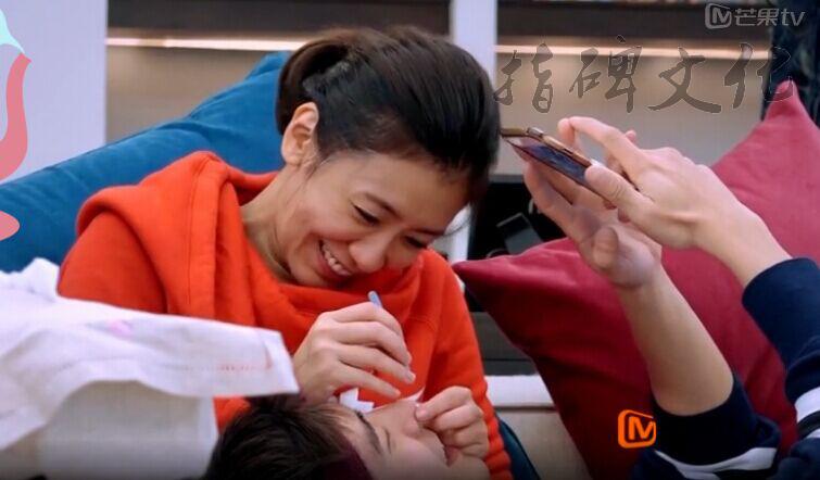 贾静雯版谁怜女儿心_贾静雯妈妈是超人节目 贾静雯老公高圆圆 贾静雯咘咘节目