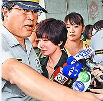 贾静雯版谁怜女儿心_贾静雯妈妈是超人节目 贾静雯老公高圆圆 贾静雯咘咘节目