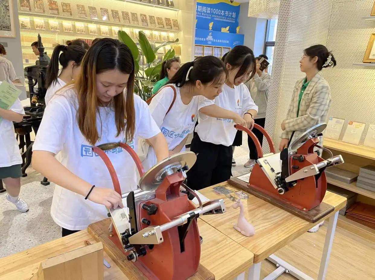 创意文化产业园是什么_北京印刷学院文化创意产业园 园区体验官 打卡创意图书集市