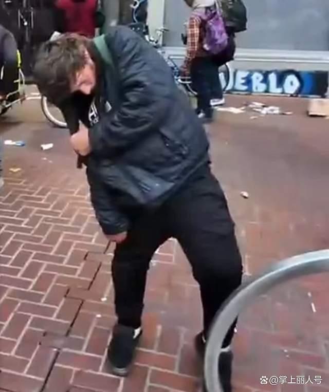 美国街头吸毒者众多如丧尸聚集