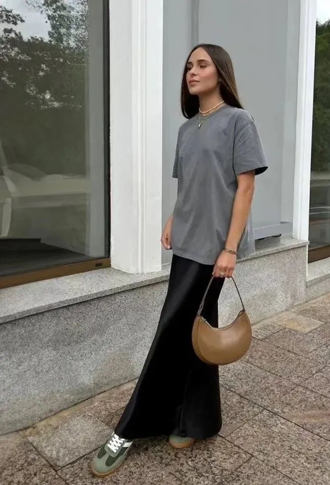 黑色长裙穿搭_于婷婷性感黑色薄纱长裙_黑色丝缎长裙搭配