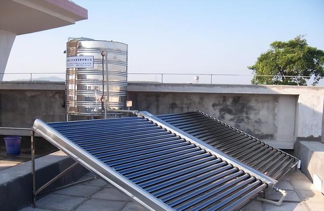 太阳能热水器行业衰落_高层住户热水难题_家用小型太阳能热水器