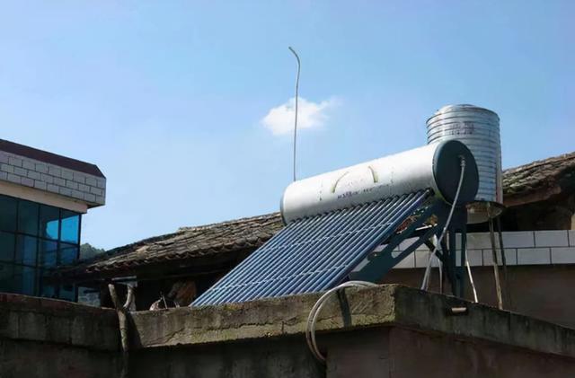太阳能热水器以旧换新_燃气热水器恒温舱_家用小型太阳能热水器