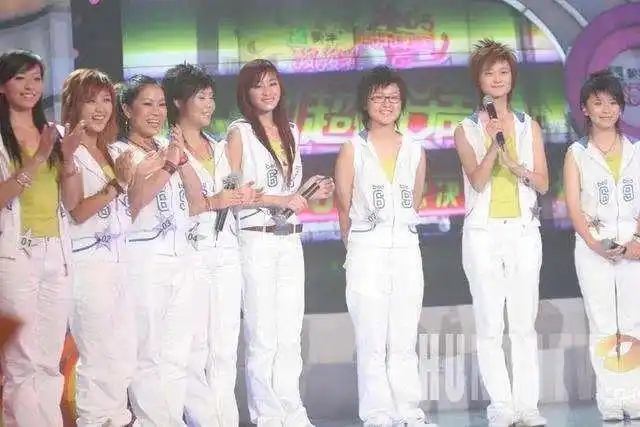 周笔畅超女照片_2005超级女声回顾_李宇春周笔畅同台合作