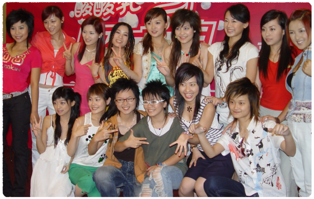 周笔畅超女照片_2005超级女声回顾_李宇春周笔畅同台合作