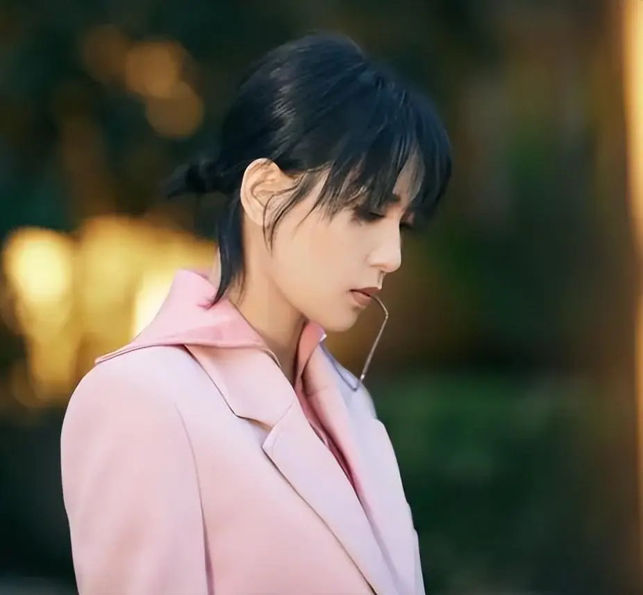 周笔畅超女照片_周笔畅音乐之路励志故事_周笔畅38岁单身未育活出精彩人生
