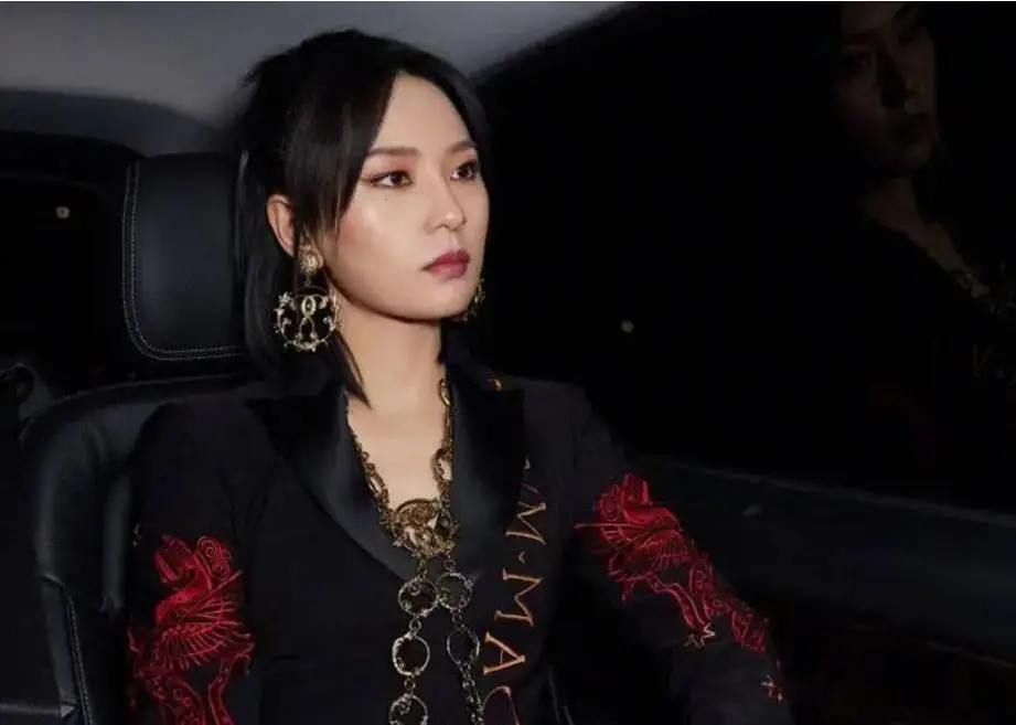 周笔畅超女照片_周笔畅38岁单身未育活出精彩人生_周笔畅音乐之路励志故事