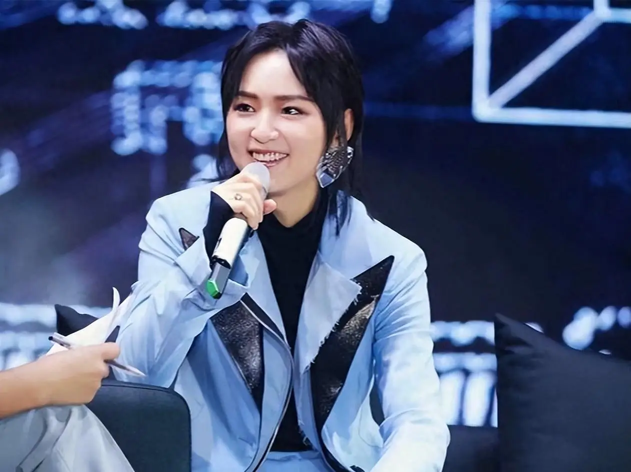 周笔畅音乐之路励志故事_周笔畅超女照片_周笔畅38岁单身未育活出精彩人生