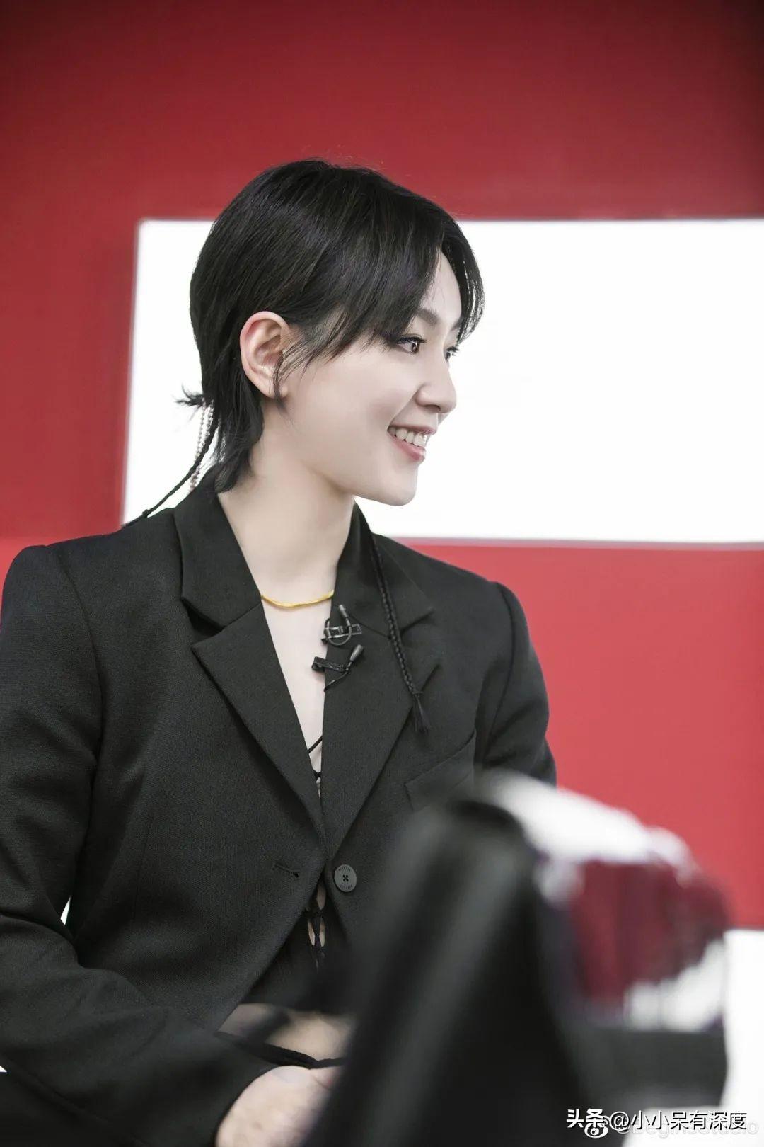 周笔畅37岁未婚独居状态_周笔畅超女照片_周笔畅出道近20年依然活跃