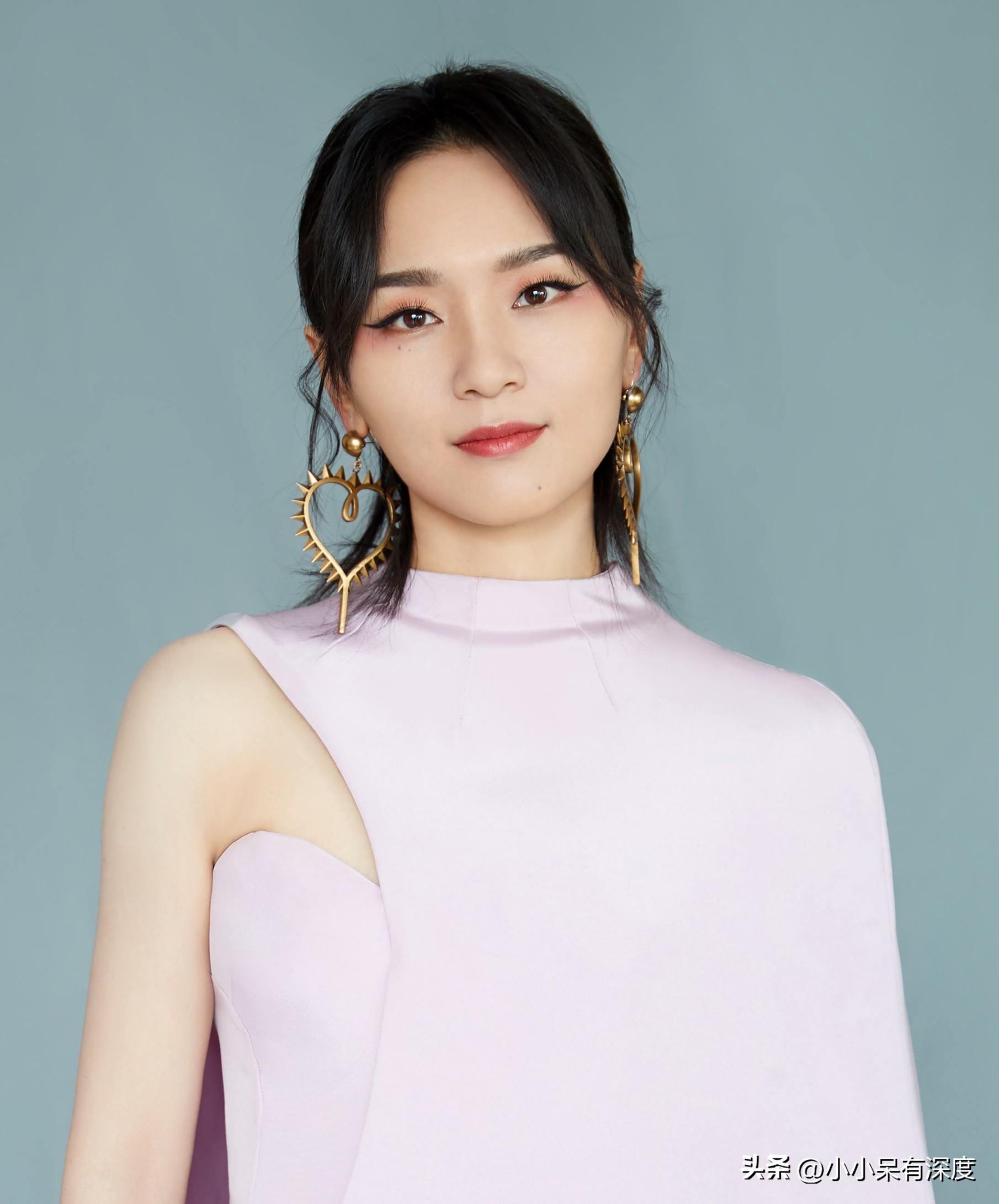 周笔畅超女照片_周笔畅37岁未婚独居状态_周笔畅出道近20年依然活跃