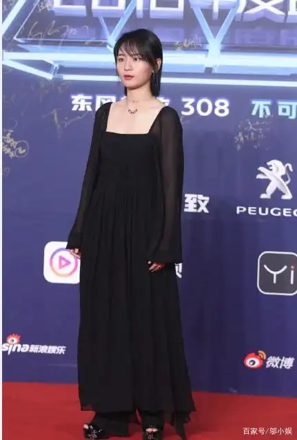 周笔畅超女照片_周笔畅中性风形象_周笔畅变漂亮原因