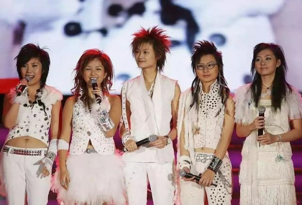 周笔畅超女照片_超级女声2005回顾_何洁张靓颖周笔畅李宇春