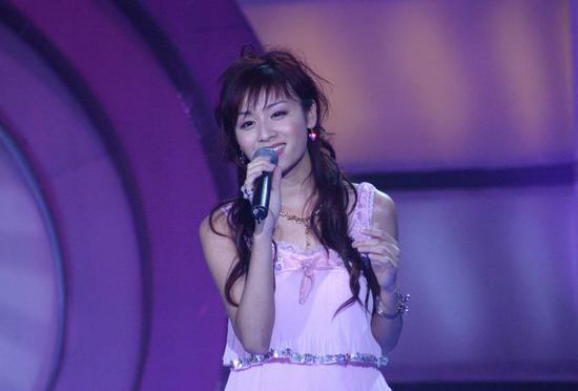 超级女声2005回顾_何洁张靓颖周笔畅李宇春_周笔畅超女照片