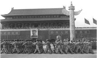 中国人民解放军军服发展历程_中国空军军服图片_开国大典49式军服介绍