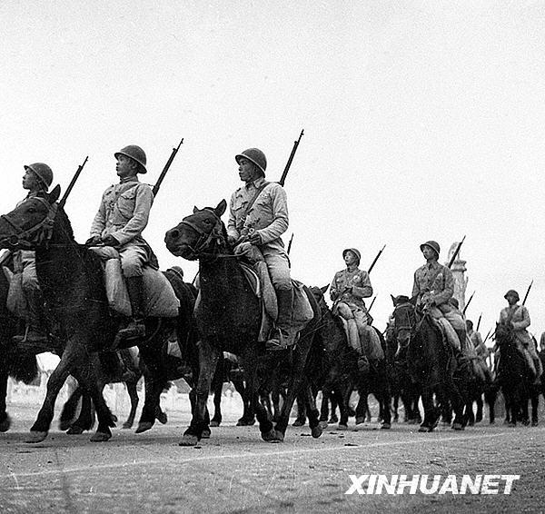 开国大典49式军服介绍_中国人民解放军军服发展历程_中国空军军服图片