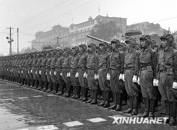 开国大典49式军服介绍_中国人民解放军军服发展历程_中国空军军服图片