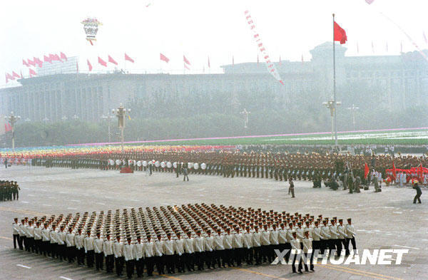 中国空军军服图片_中国人民解放军军服发展历程_开国大典49式军服介绍
