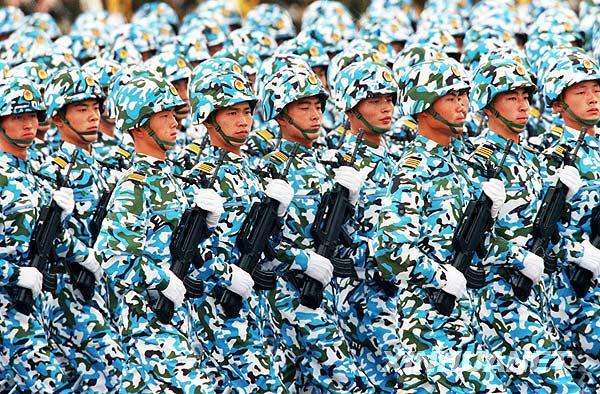 中国空军军服图片_中国人民解放军军服发展历程_开国大典49式军服介绍