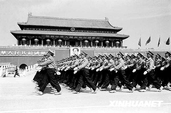 开国大典49式军服介绍_中国人民解放军军服发展历程_中国空军军服图片