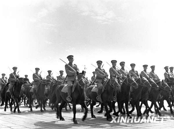 开国大典49式军服介绍_中国空军军服图片_中国人民解放军军服发展历程