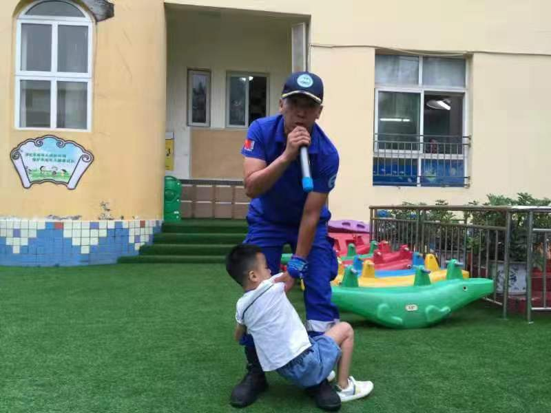彭山区幼儿园开学典礼 五星红旗伴我成长 安全疏散演练_幼儿园我的成长