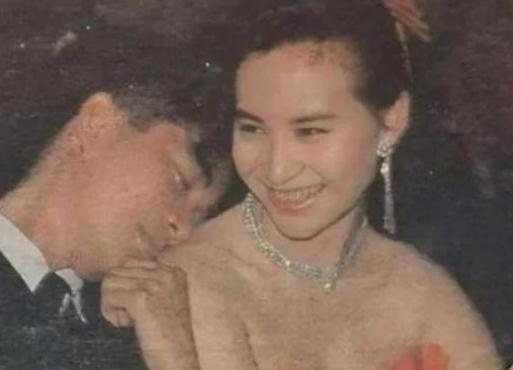 邓丽君与成龙_周星驰成龙同台_成龙和邓丽君