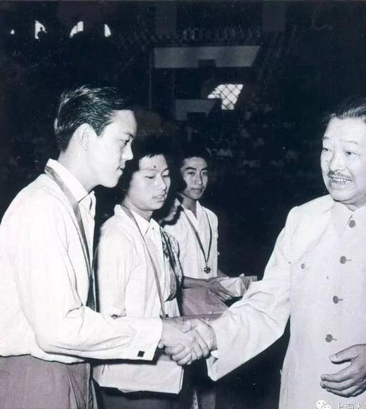 国乒男团26年首败_中国乒乓球史_容国团