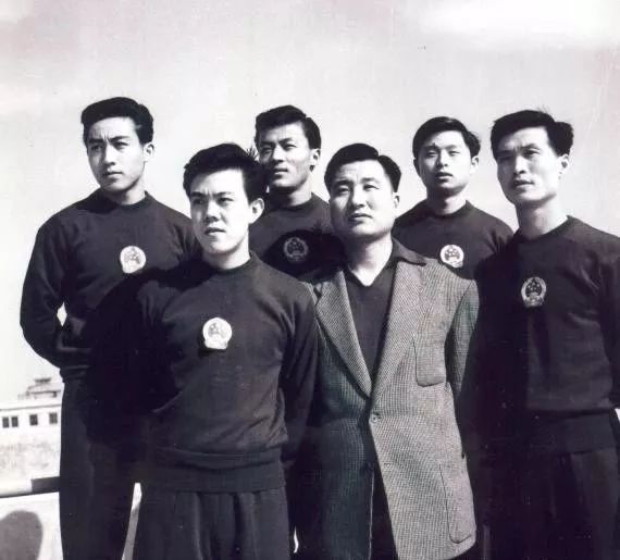 中国乒乓球史_国乒男团26年首败_容国团