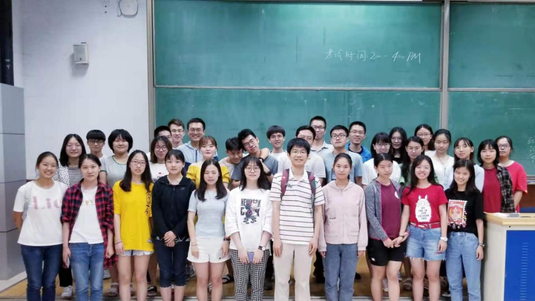周堃学生工作经历_人大经院拆分_人大经济学院优秀毕业生
