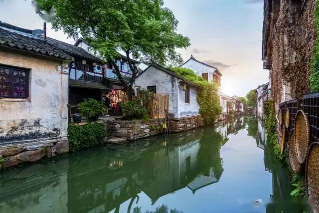苏州园林代表作品_周庄古镇水乡特色_苏州东沙湖生态公园