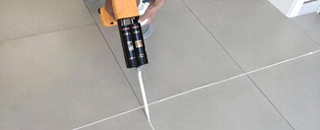 厨房美缝发黑翘起原因_美缝施工最佳时机_美缝剂凹槽太深可以继续加美缝吗