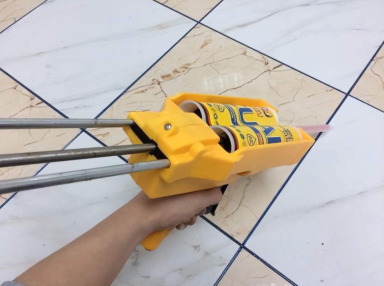 建筑美缝胶枪操作技巧_装修美缝胶枪使用方法_美缝剂凹槽太深可以继续加美缝吗