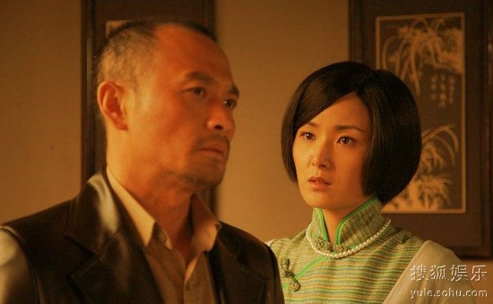 《智者无敌》剧照 黄曼（右1）