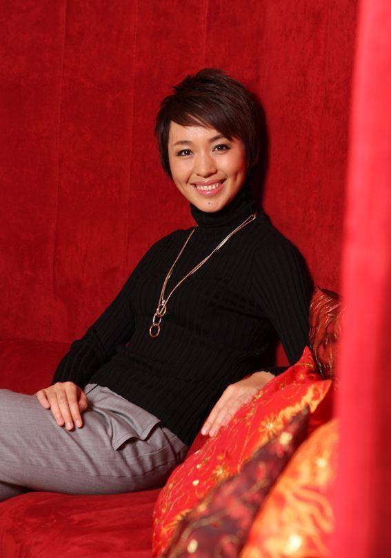 欧阳夏丹 新闻联播 消失原因_操央视主持人欧阳夏丹